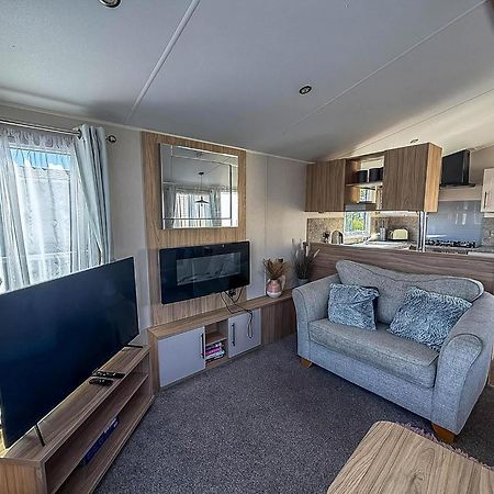 Beautiful 6 Berth Caravan, Nearby Beach In Suffolk Ref 68016Bs Lowestoft Exteriér fotografie