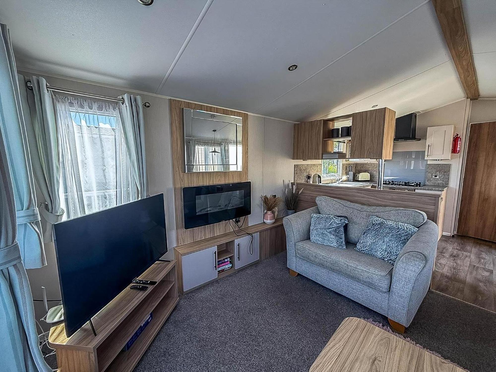 Beautiful 6 Berth Caravan, Nearby Beach In Suffolk Ref 68016Bs Lowestoft Exteriér fotografie