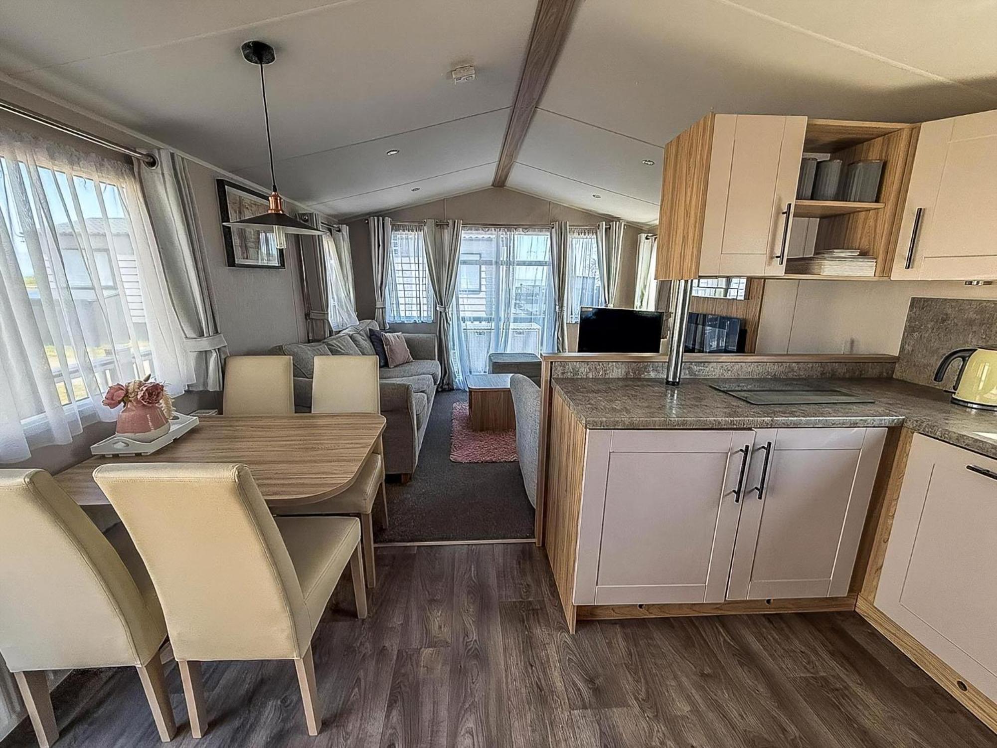 Beautiful 6 Berth Caravan, Nearby Beach In Suffolk Ref 68016Bs Lowestoft Exteriér fotografie