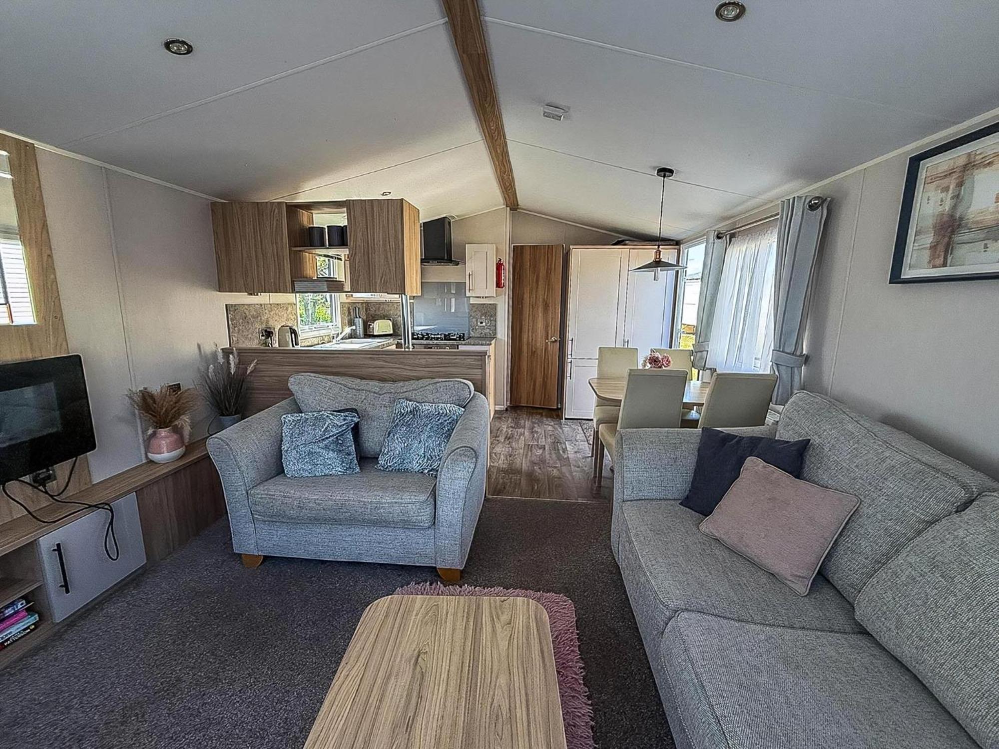 Beautiful 6 Berth Caravan, Nearby Beach In Suffolk Ref 68016Bs Lowestoft Exteriér fotografie